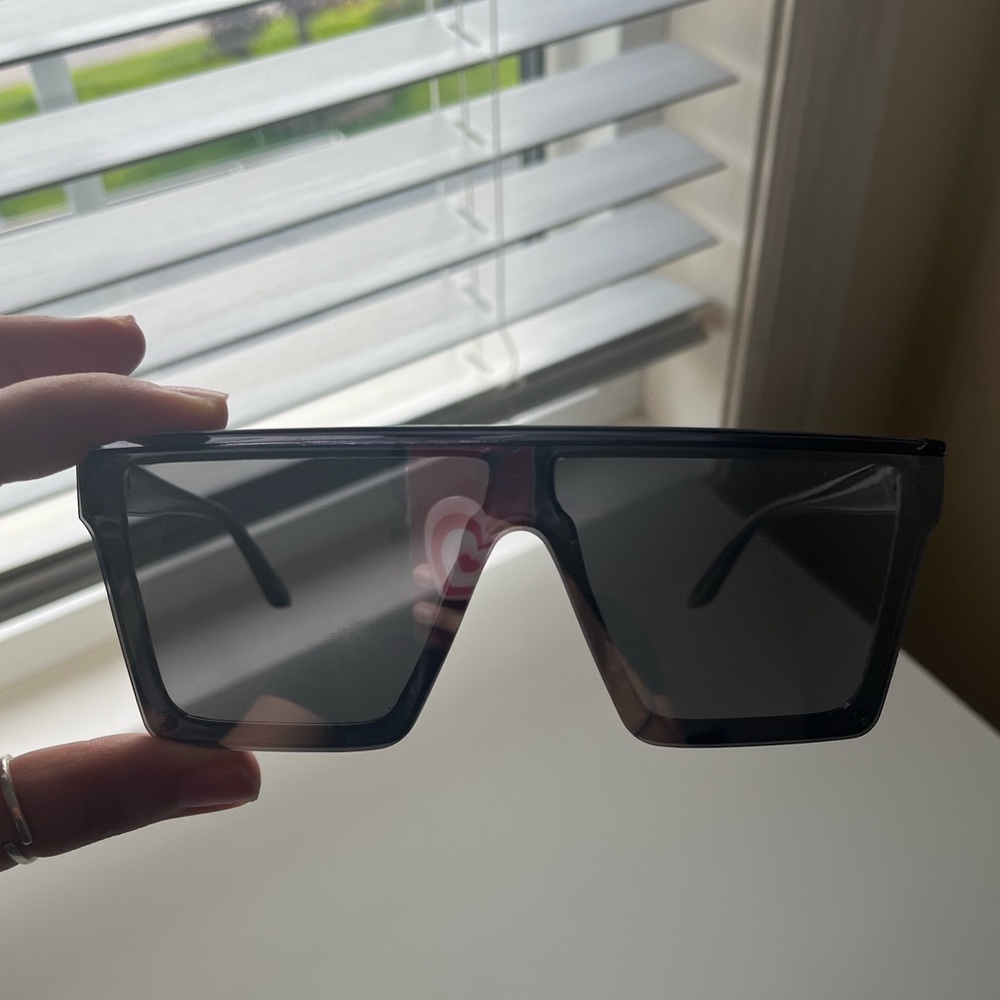 Square Frame Sunglasses - Picture 6 of 8